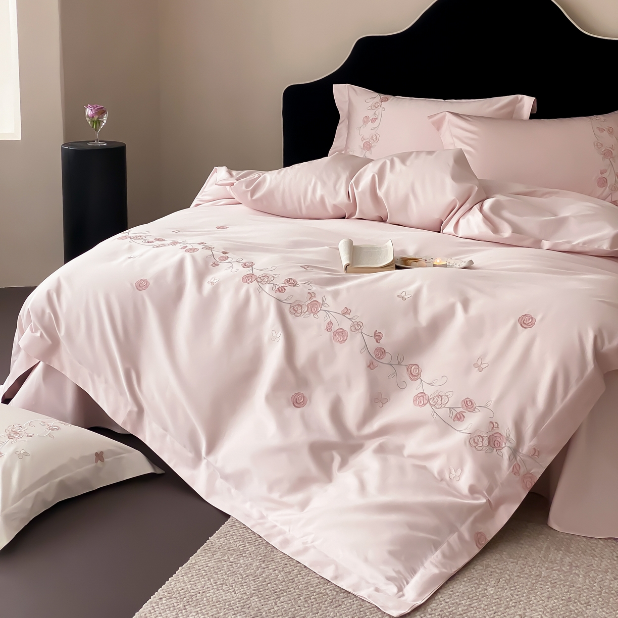 91家纺网 家纺一手货源 找家纺 树下 2026新款A类高支高密贡缎长绒棉全棉纯棉刺绣四件套（控价399） 萦梦-粉