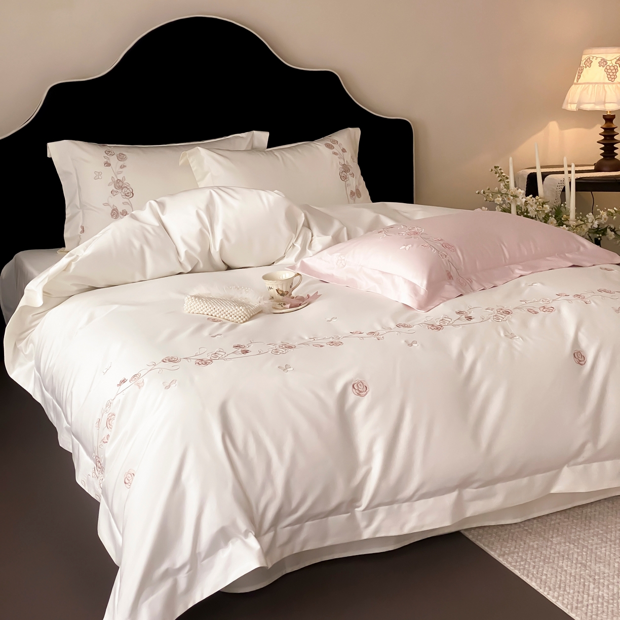 91家纺网 家纺一手货源 找家纺 树下 2026新款A类高支高密贡缎长绒棉全棉纯棉刺绣四件套（控价399） 萦梦-米白