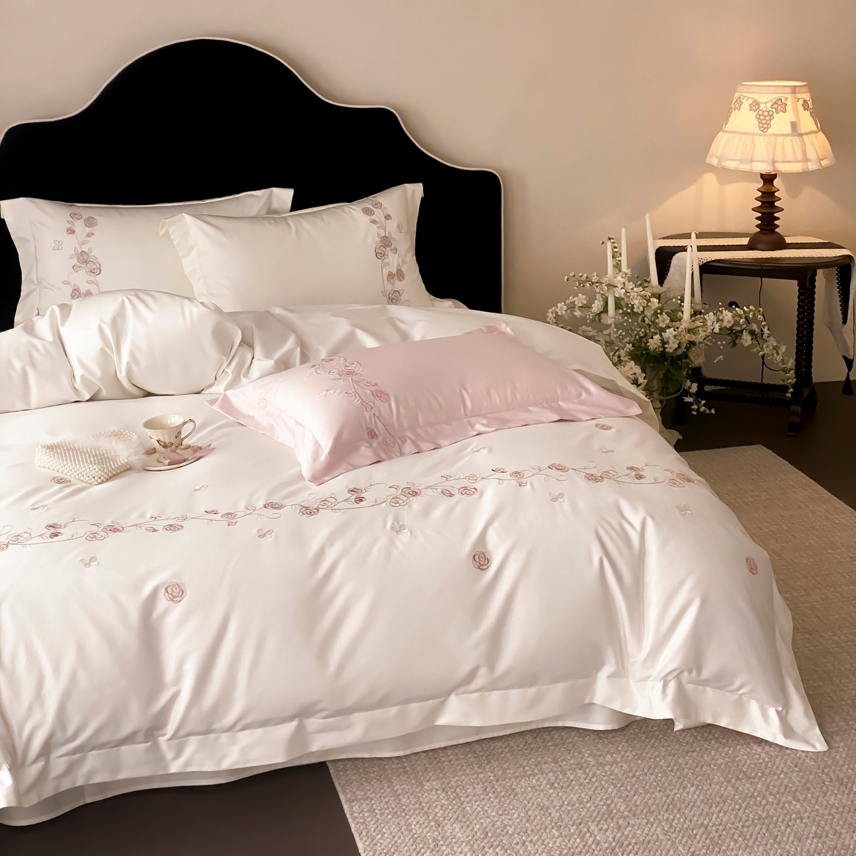 91家纺网 家纺一手货源 找家纺 树下 2026新款A类高支高密贡缎长绒棉全棉纯棉刺绣四件套（控价399） 萦梦-米白