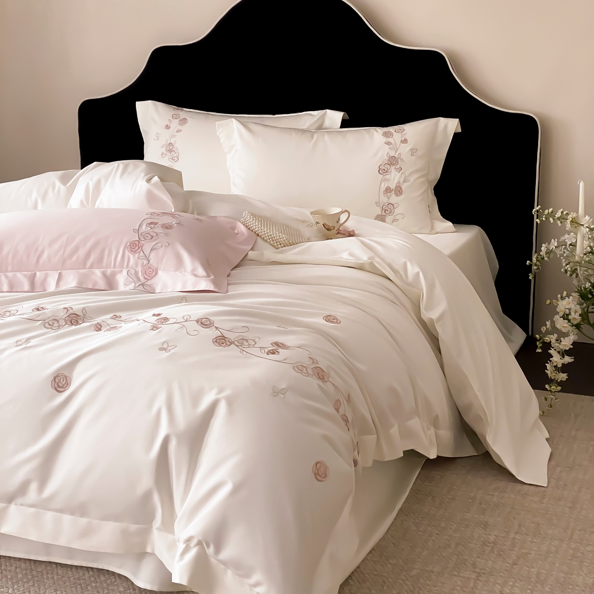 91家纺网 家纺一手货源 找家纺 树下 2026新款A类高支高密贡缎长绒棉全棉纯棉刺绣四件套（控价399） 萦梦-米白