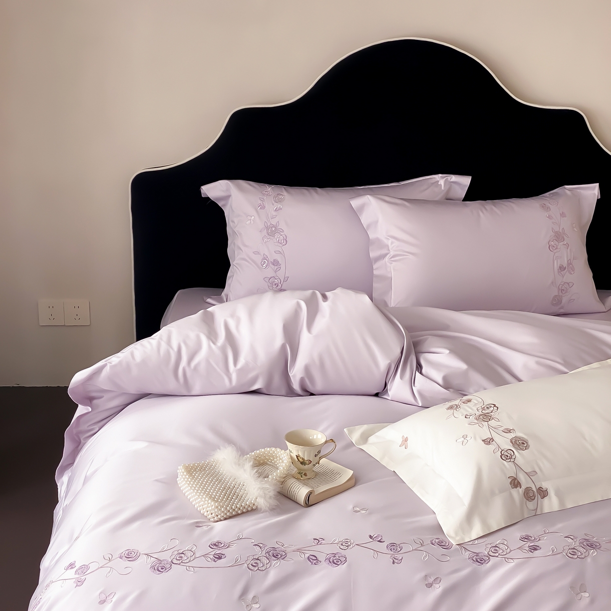 91家纺网 家纺一手货源 找家纺 树下 2026新款A类高支高密贡缎长绒棉全棉纯棉刺绣四件套（控价399） 萦梦-紫