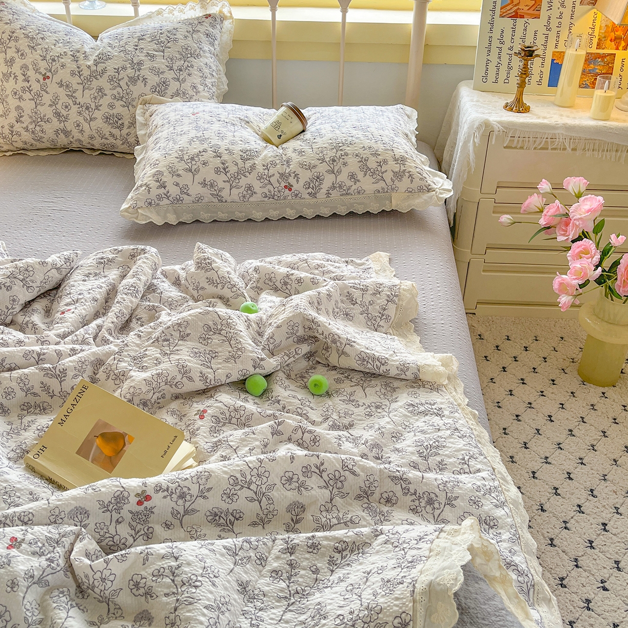 91家纺网 家纺一手货源 找家纺 金梦拉家纺 2026新款全棉花边系列泡芙纱泡泡纱夏被夏凉被空调被四件套 浅夕