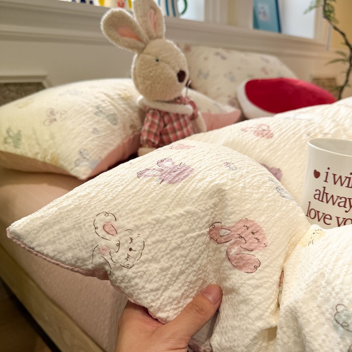 91家纺网 家纺一手货源 找家纺 水墨江南 2026直播热款泡芙棉双层纱四件套 七彩小兔