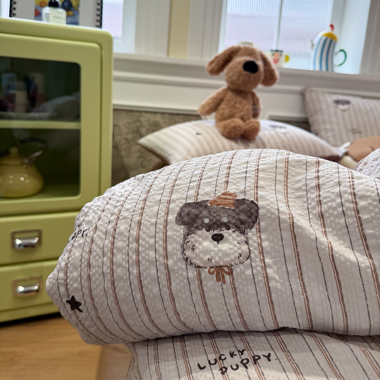 91家纺网 家纺一手货源 找家纺 水墨江南 2026直播热款泡芙棉双层纱四件套 条纹狗狗