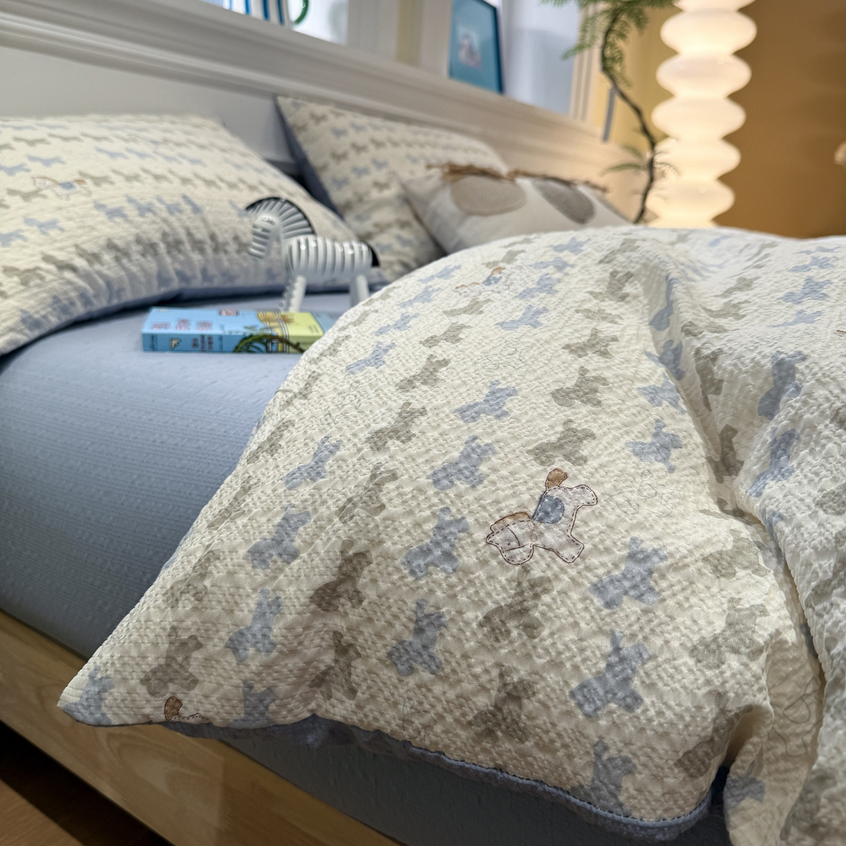 91家纺网 家纺一手货源 找家纺 水墨江南 2026直播热款泡芙棉双层纱四件套 小马派对