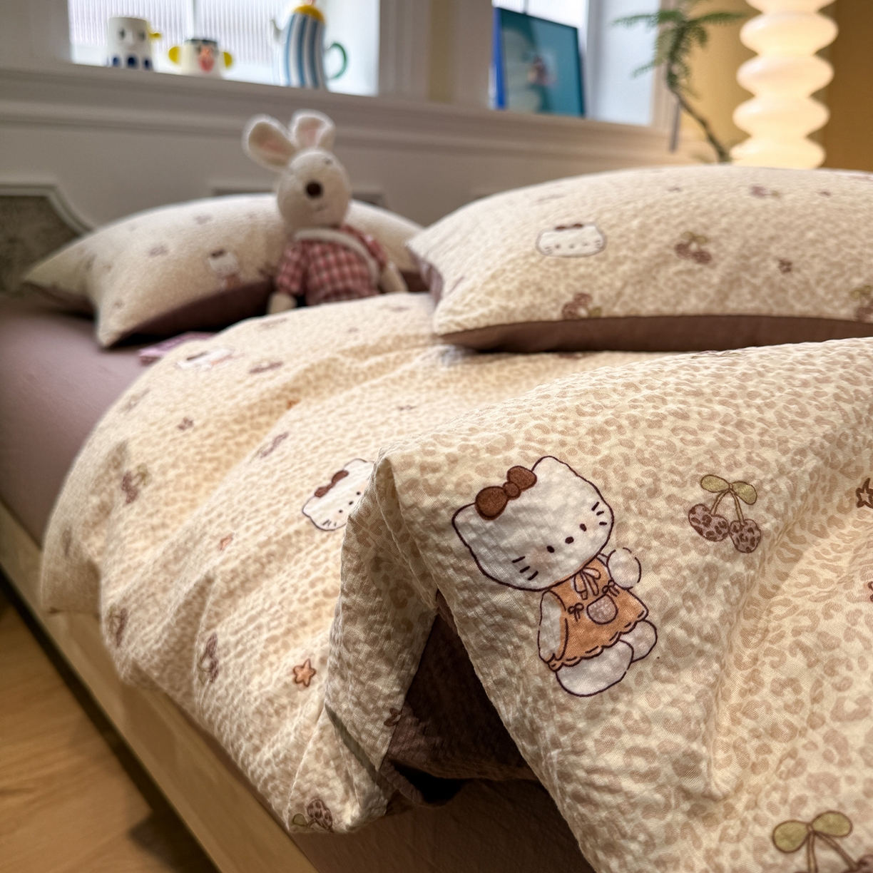 91家纺网 家纺一手货源 找家纺 水墨江南 2026直播热款泡芙棉双层纱四件套 咖色小猫