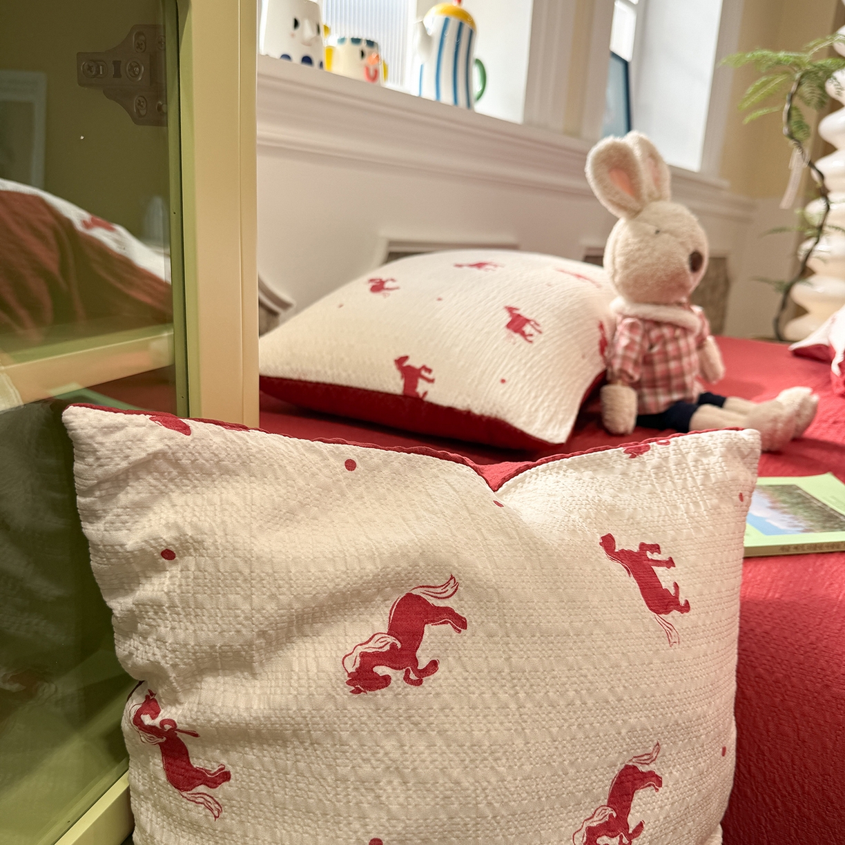 91家纺网 家纺一手货源 找家纺 水墨江南 2026直播热款泡芙棉双层纱四件套 红色小马