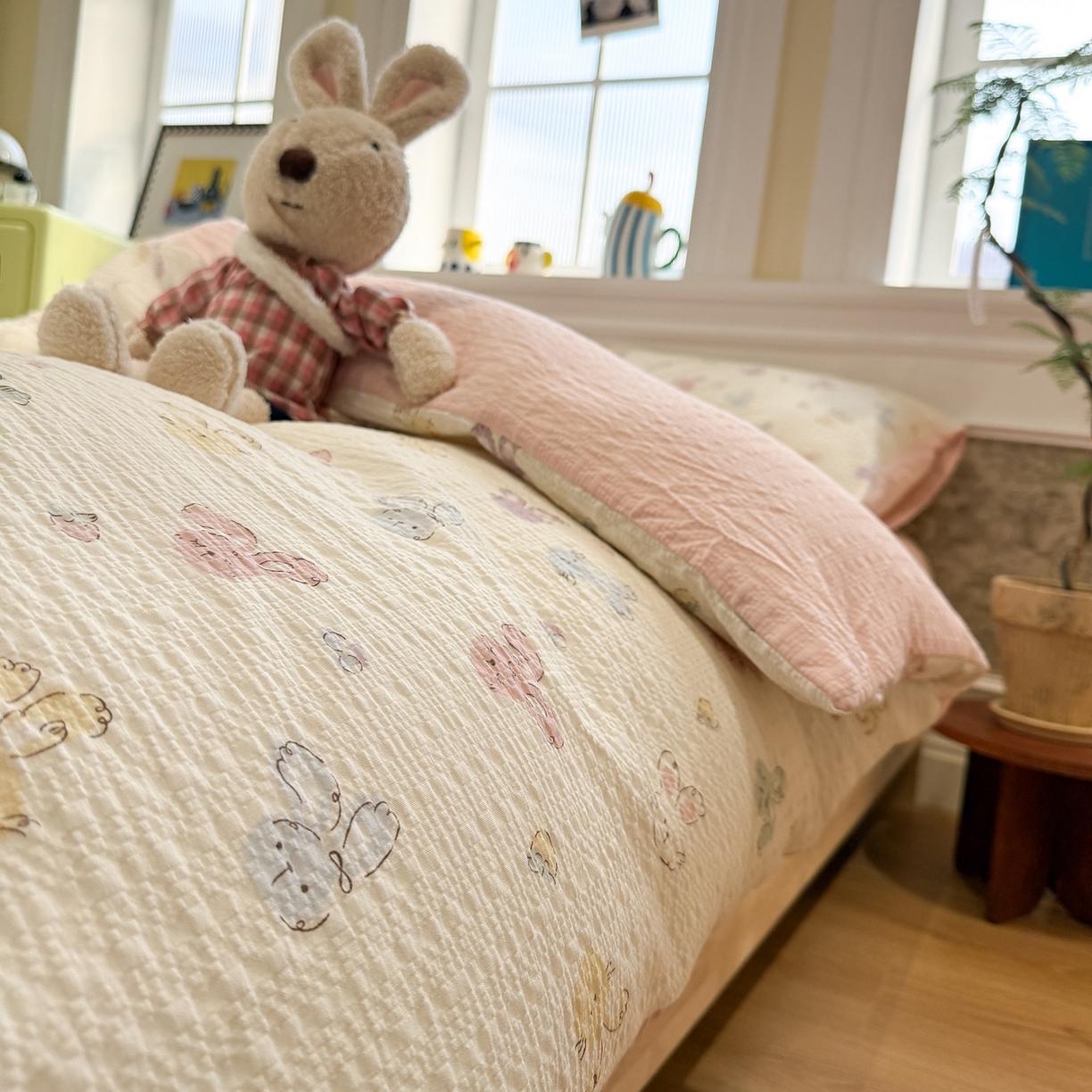 91家纺网 家纺一手货源 找家纺 水墨江南 2026直播热款泡芙棉双层纱四件套 七彩小兔