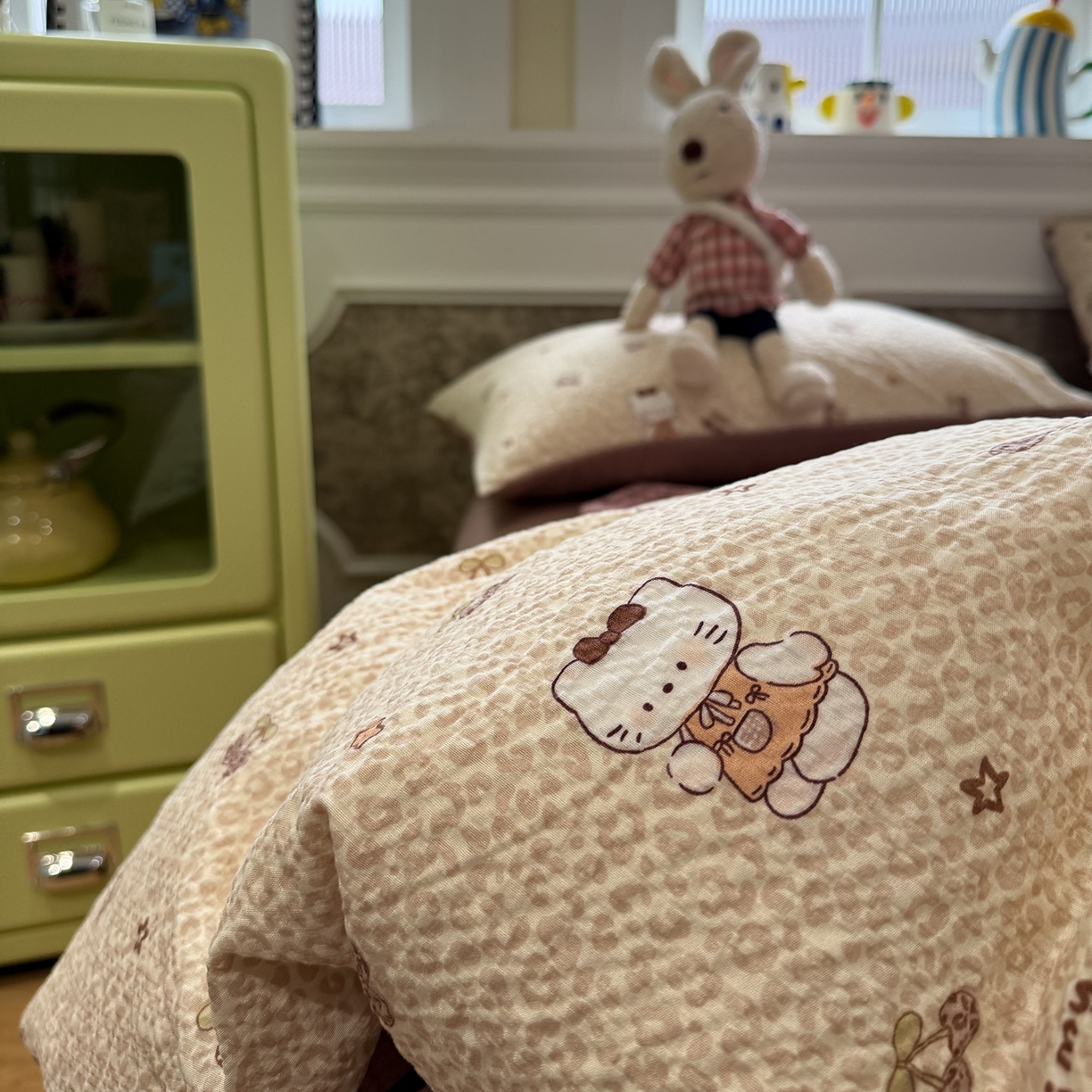 91家纺网 家纺一手货源 找家纺 水墨江南 2026直播热款泡芙棉双层纱四件套 咖色小猫