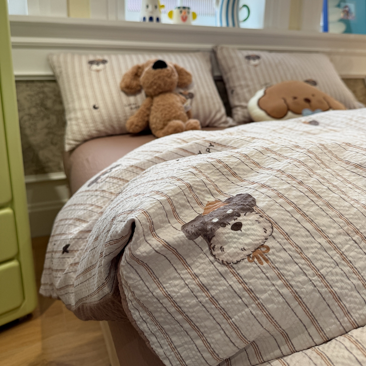 91家纺网 家纺一手货源 找家纺 水墨江南 2026直播热款泡芙棉双层纱四件套 条纹狗狗