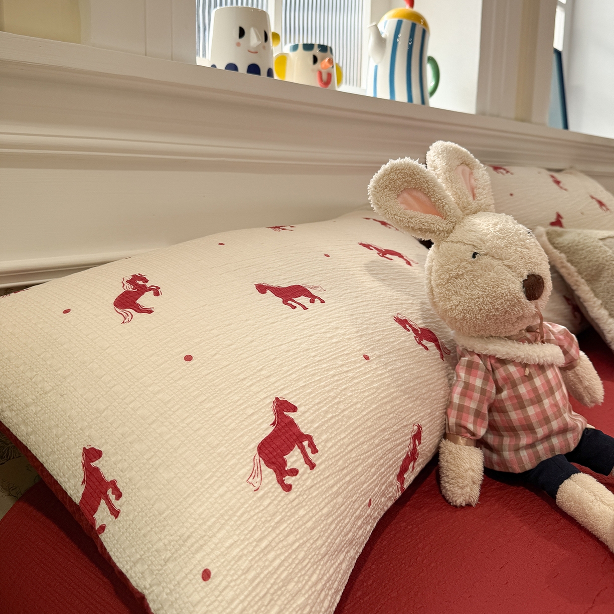 91家纺网 家纺一手货源 找家纺 水墨江南 2026直播热款泡芙棉双层纱四件套 红色小马