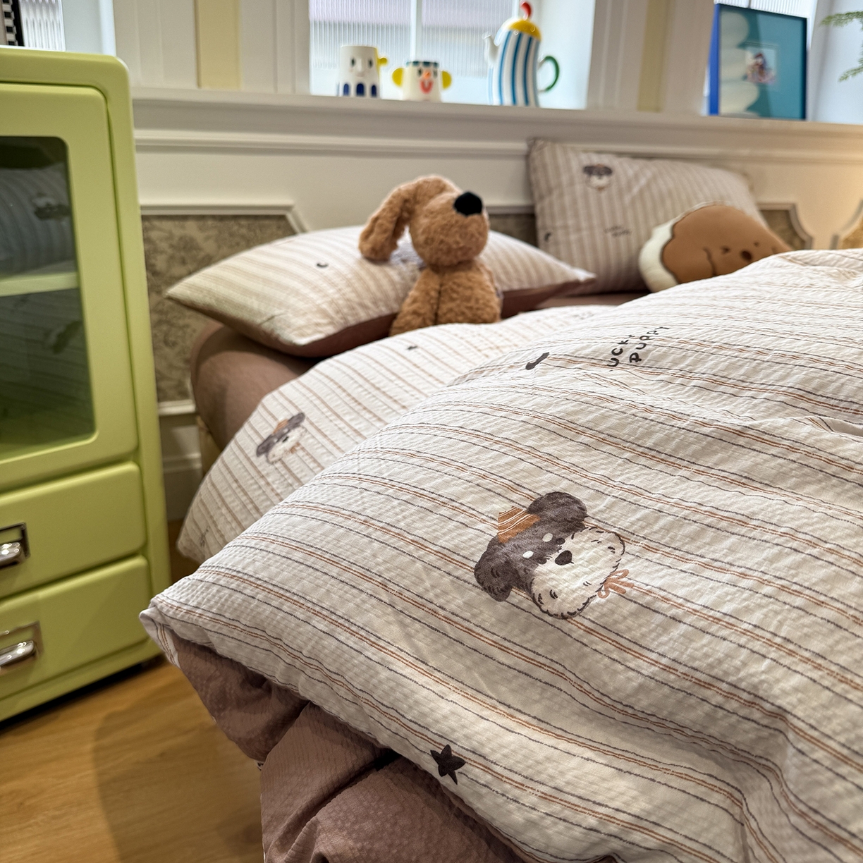 91家纺网 家纺一手货源 找家纺 水墨江南 2026直播热款泡芙棉双层纱四件套 条纹狗狗