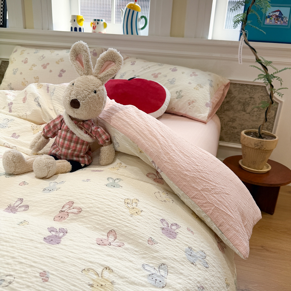 91家纺网 家纺一手货源 找家纺 水墨江南 2026直播热款泡芙棉双层纱四件套 七彩小兔