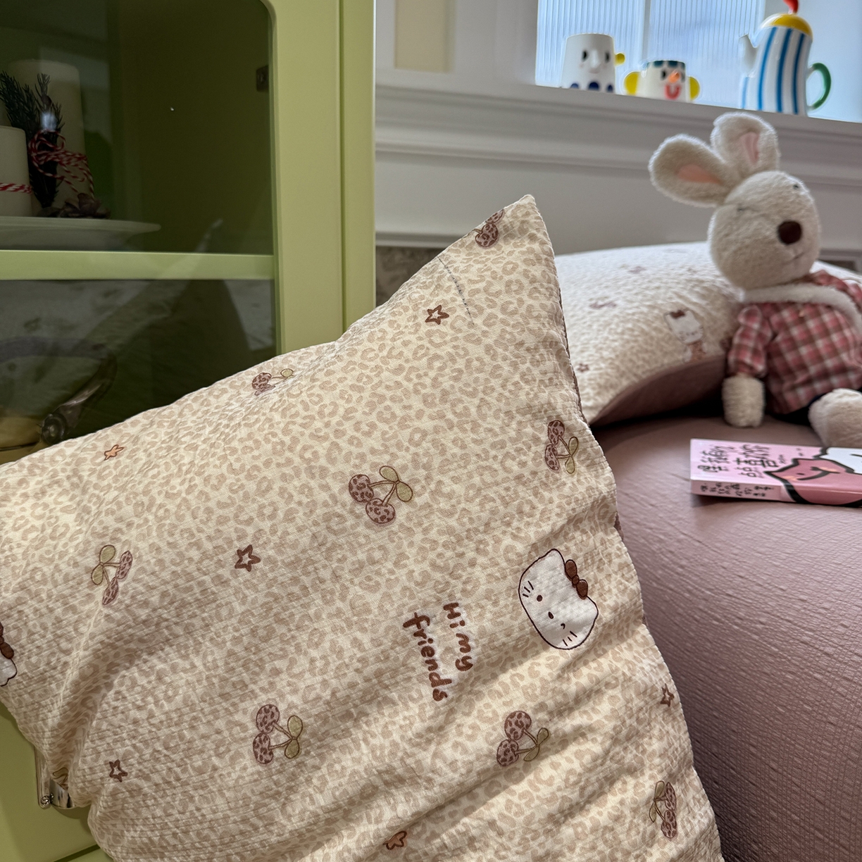 91家纺网 家纺一手货源 找家纺 水墨江南 2026直播热款泡芙棉双层纱四件套 咖色小猫