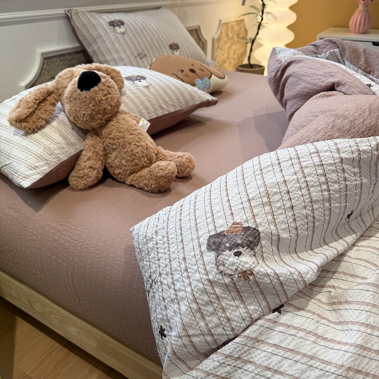 91家纺网 家纺一手货源 找家纺 水墨江南 2026直播热款泡芙棉双层纱四件套 条纹狗狗