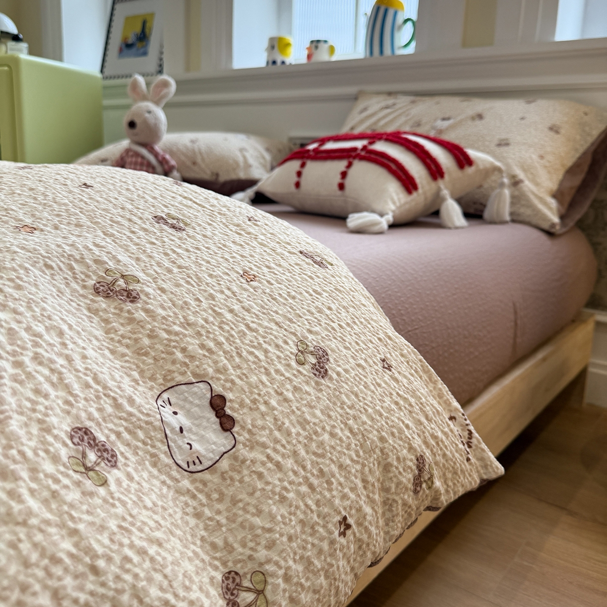 91家纺网 家纺一手货源 找家纺 水墨江南 2026直播热款泡芙棉双层纱四件套 咖色小猫