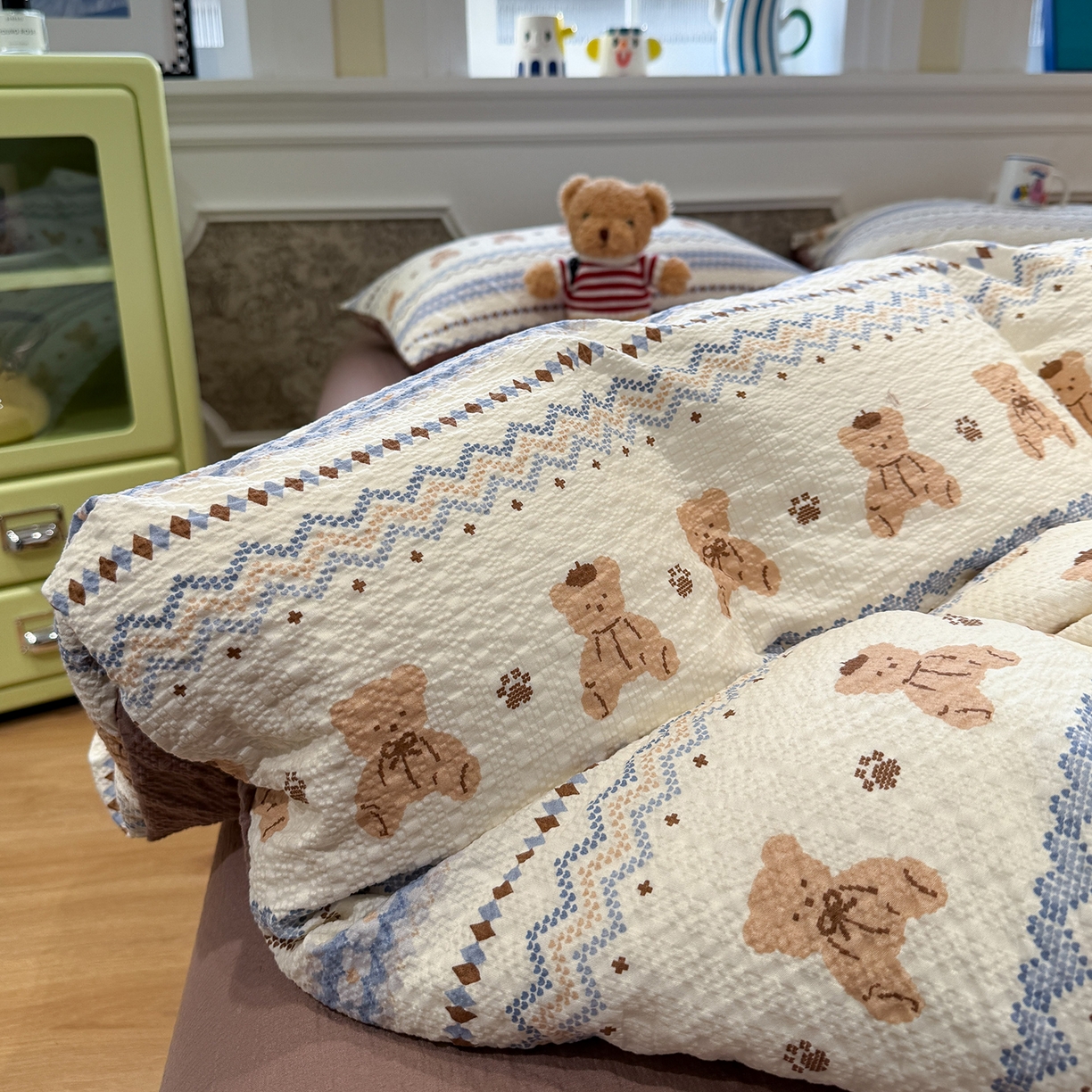 91家纺网 家纺一手货源 找家纺 水墨江南 2026直播热款泡芙棉双层纱四件套 费尔岛小熊