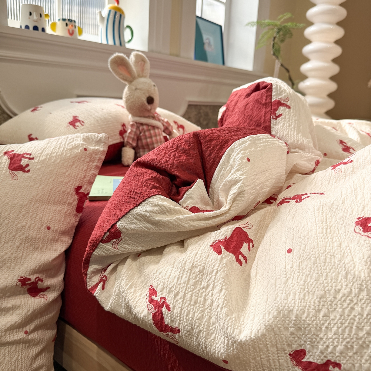 91家纺网 家纺一手货源 找家纺 水墨江南 2026直播热款泡芙棉双层纱四件套 红色小马