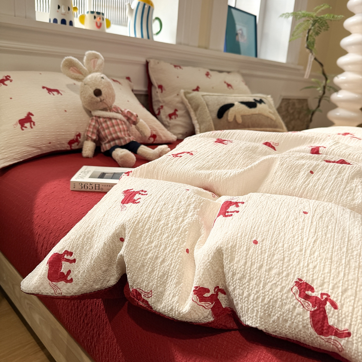 91家纺网 家纺一手货源 找家纺 水墨江南 2026直播热款泡芙棉双层纱四件套 红色小马