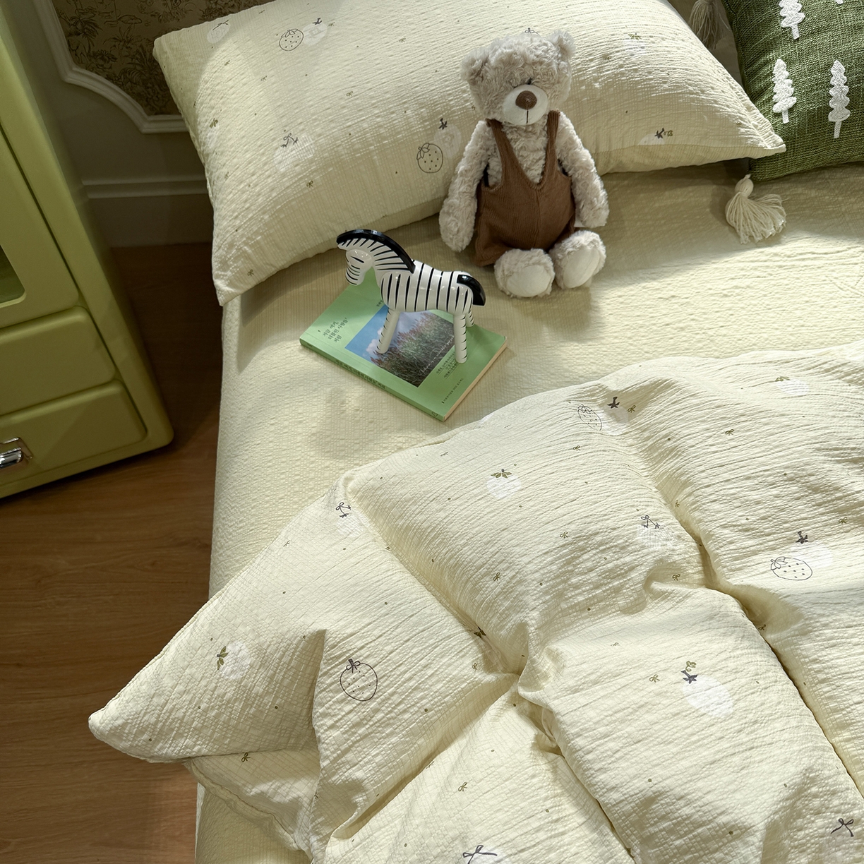 91家纺网 家纺一手货源 找家纺 水墨江南 2026直播热款泡芙棉双层纱四件套 夏日草莓