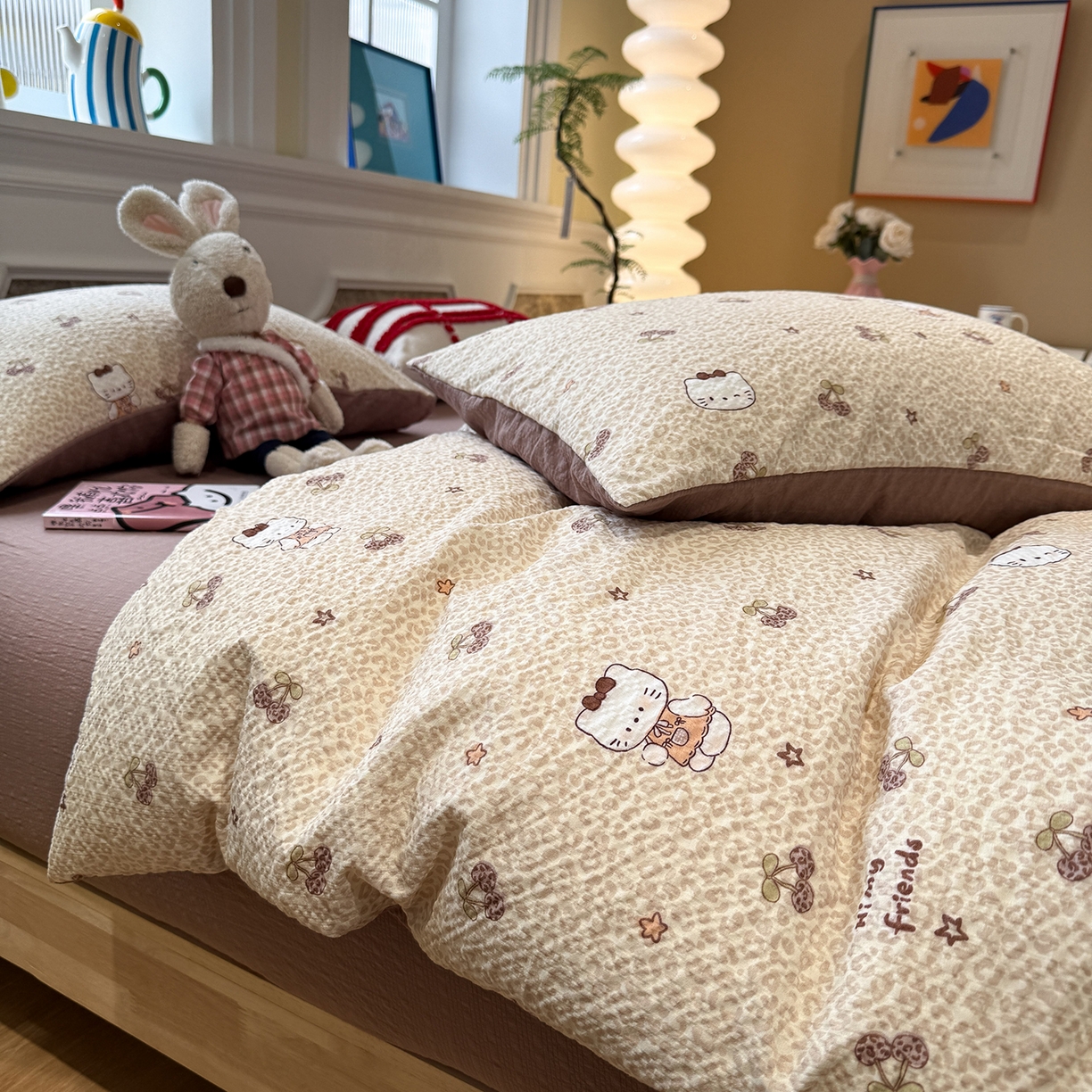 91家纺网 家纺一手货源 找家纺 水墨江南 2026直播热款泡芙棉双层纱四件套 咖色小猫