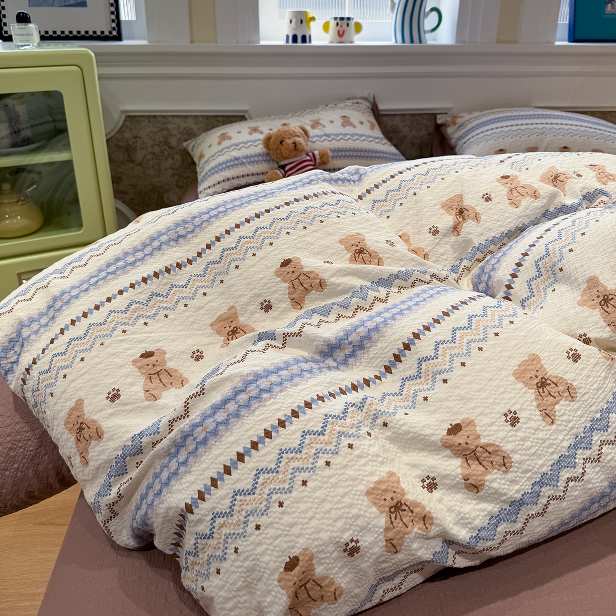 91家纺网 家纺一手货源 找家纺 水墨江南 2026直播热款泡芙棉双层纱四件套 费尔岛小熊