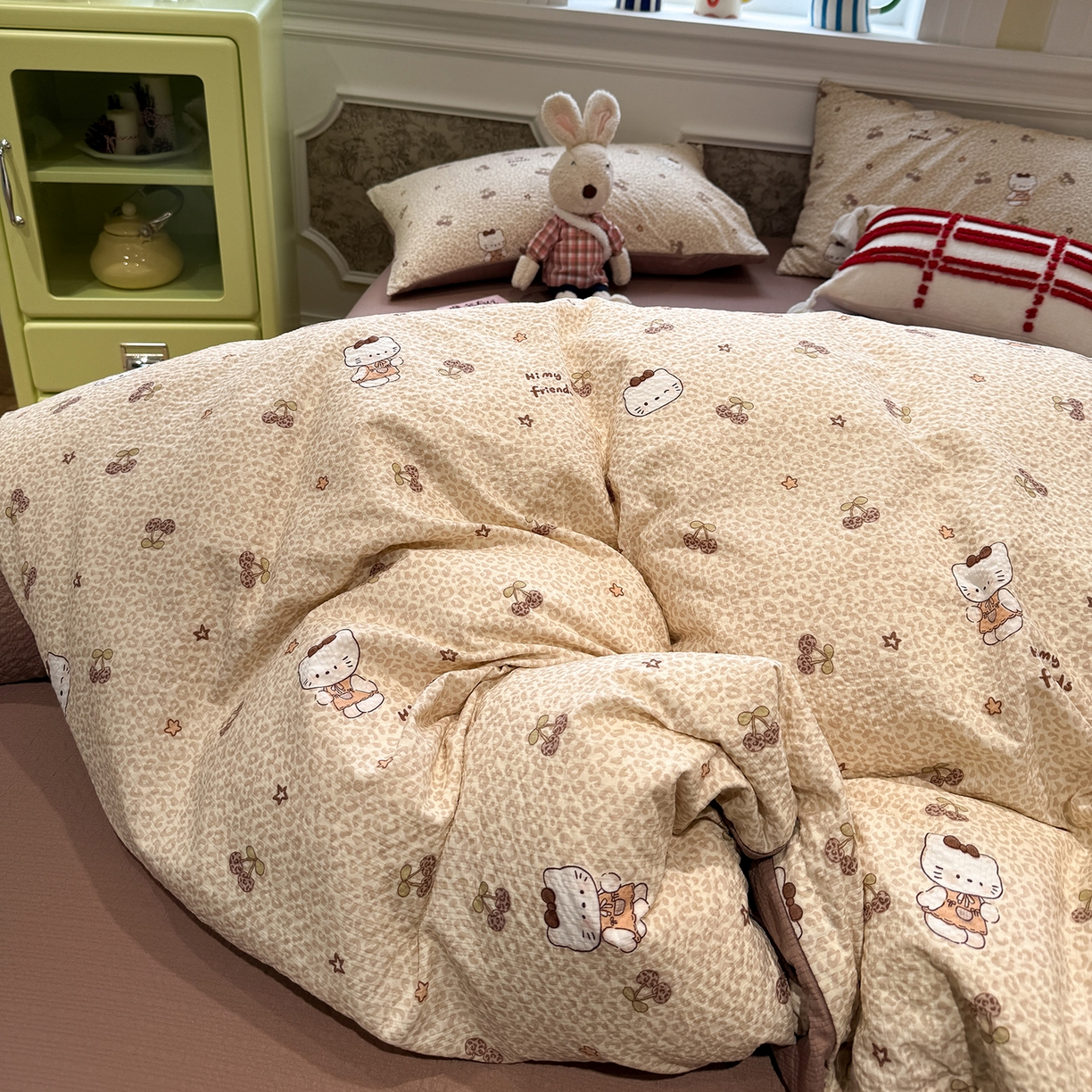 91家纺网 家纺一手货源 找家纺 水墨江南 2026直播热款泡芙棉双层纱四件套 咖色小猫