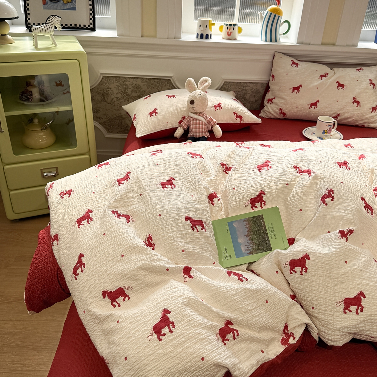 91家纺网 家纺一手货源 找家纺 水墨江南 2026直播热款泡芙棉双层纱四件套 红色小马