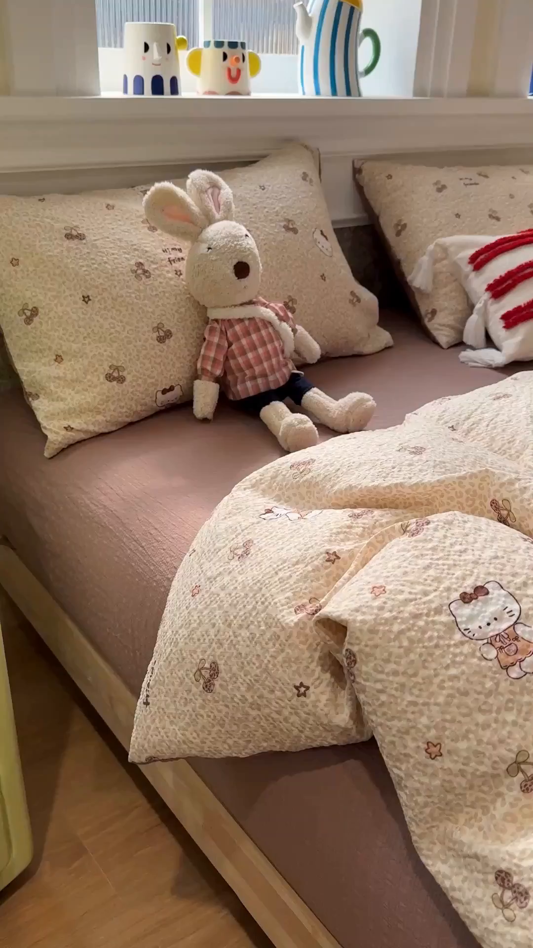 91家纺网 家纺一手货源 找家纺 水墨江南 2026直播热款泡芙棉双层纱四件套 咖色小猫