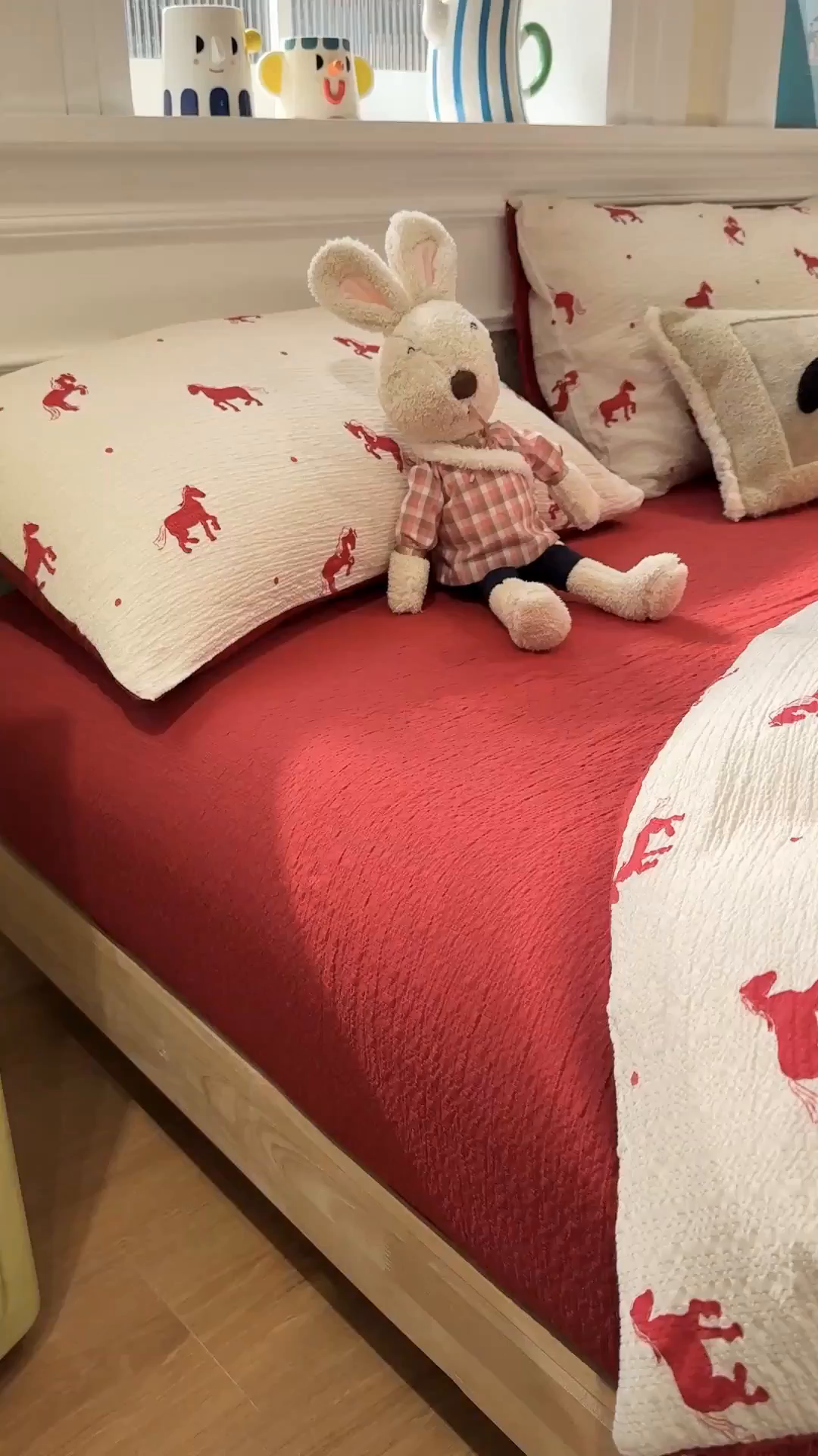 91家纺网 家纺一手货源 找家纺 水墨江南 2026直播热款泡芙棉双层纱四件套 红色小马