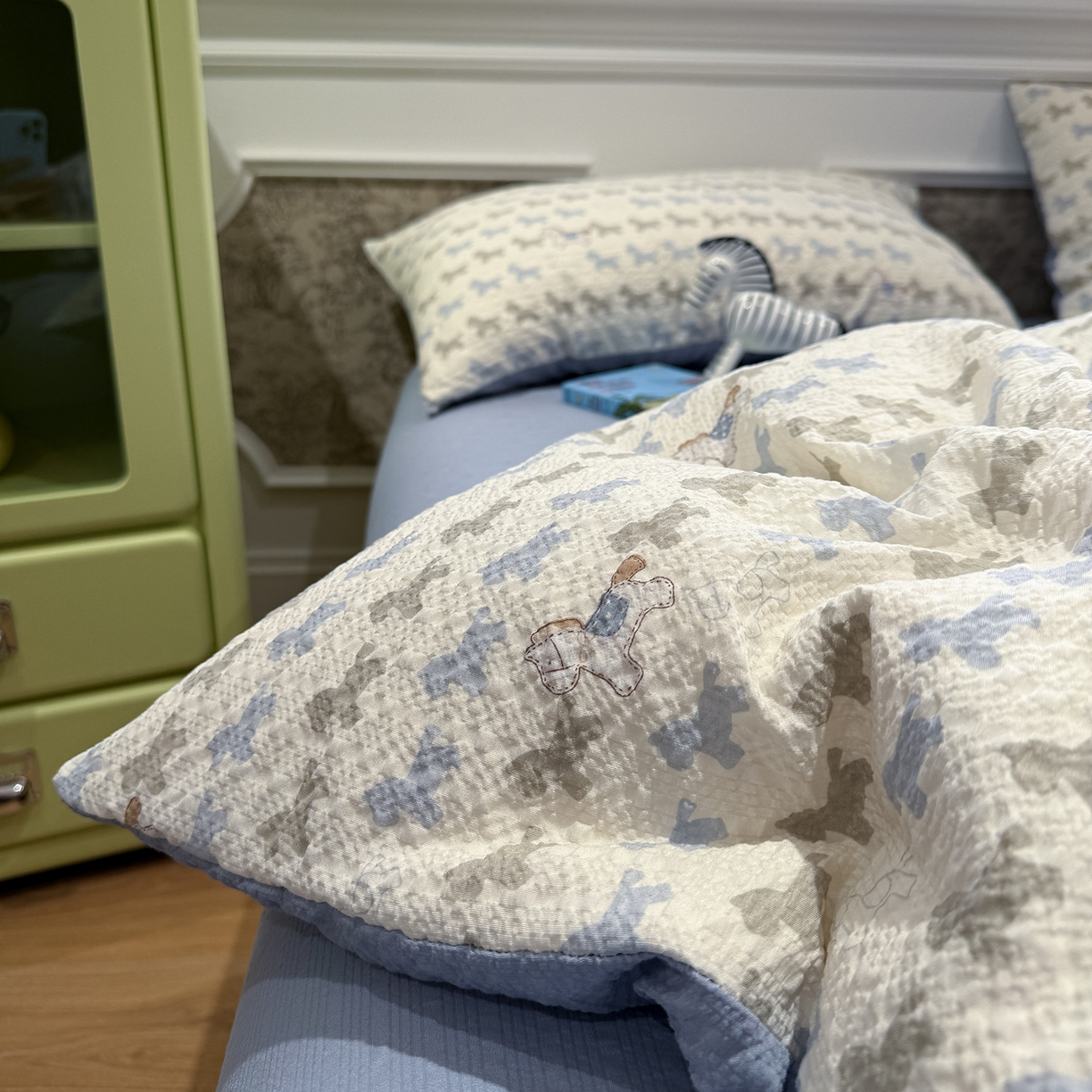 91家纺网 家纺一手货源 找家纺 水墨江南 2026直播热款泡芙棉双层纱四件套 小马派对