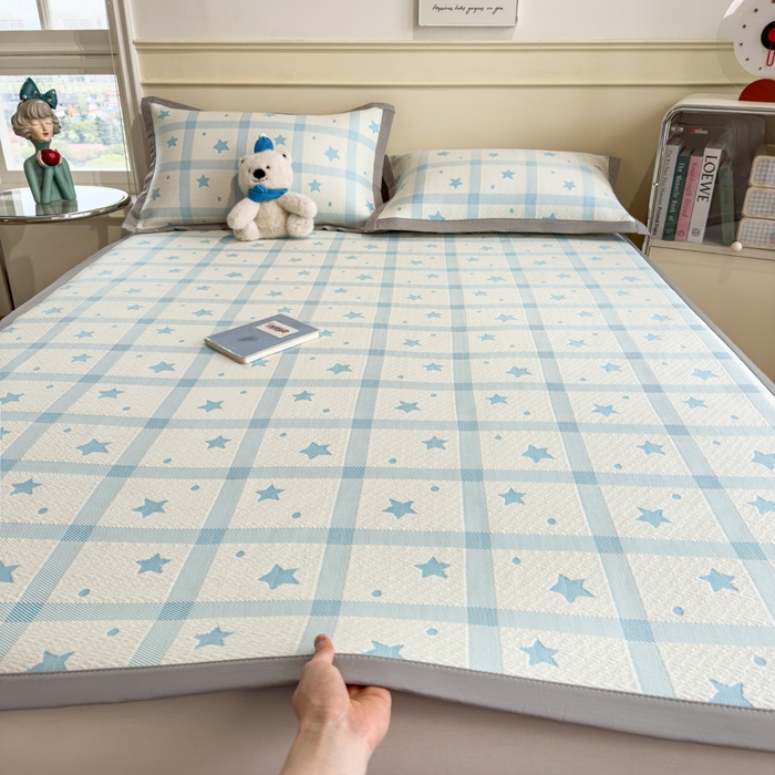 91家纺网 家纺一手货源 找家纺 摩妮卡 2026新款凉感提花冰豆豆复合凉席床席冰丝席三件套 星星点点-蓝