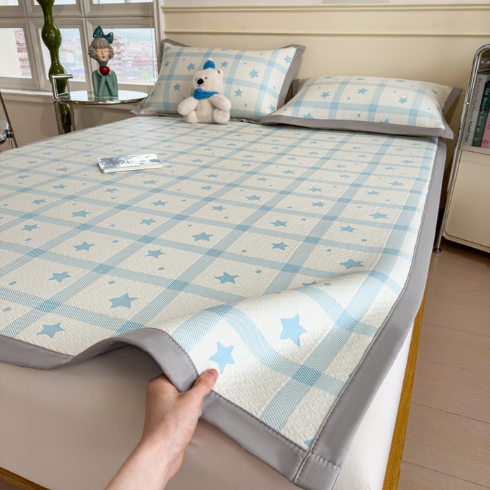 91家纺网 家纺一手货源 找家纺 摩妮卡 2026新款凉感提花冰豆豆复合凉席床席冰丝席三件套 星星点点-蓝