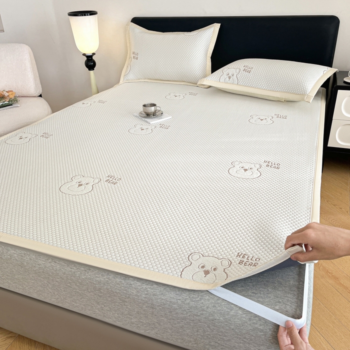 91家纺网 家纺一手货源 找家纺 摩妮卡 2026新款凉感提花冰豆豆复合凉席床席冰丝席三件套 冰豆豆-宝贝熊