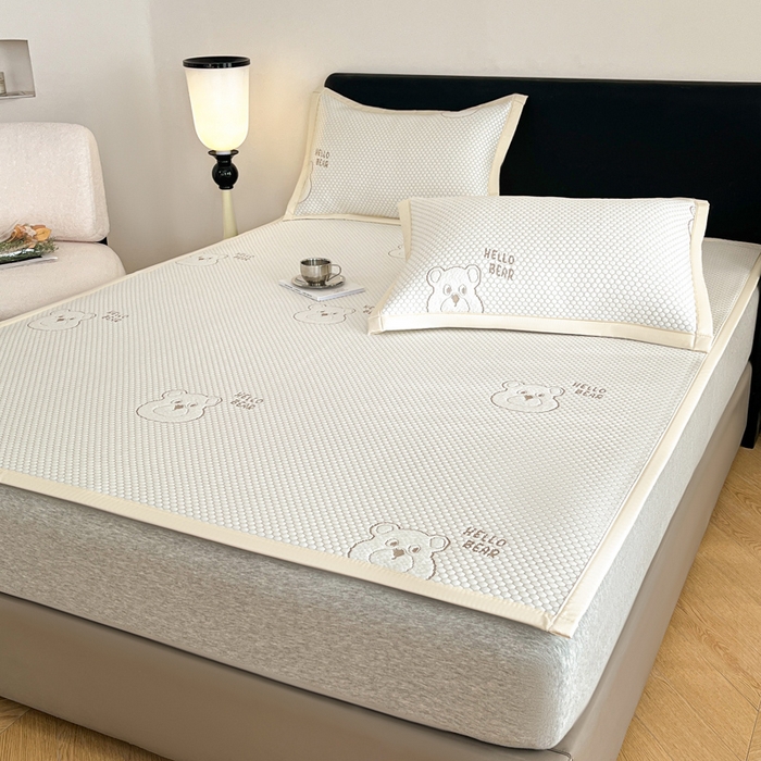 91家纺网 家纺一手货源 找家纺 摩妮卡 2026新款凉感提花冰豆豆复合凉席床席冰丝席三件套 冰豆豆-宝贝熊