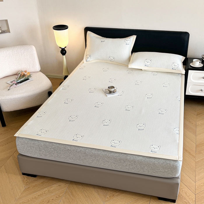 91家纺网 家纺一手货源 找家纺 摩妮卡 2026新款凉感提花冰豆豆复合凉席床席冰丝席三件套 冰豆豆-熊仔