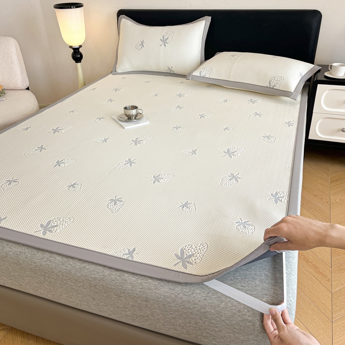 91家纺网 家纺一手货源 找家纺 摩妮卡 2026新款凉感提花冰豆豆复合凉席床席冰丝席三件套 冰豆豆-草莓