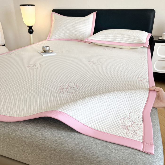 91家纺网 家纺一手货源 找家纺 摩妮卡 2026新款凉感提花冰豆豆复合凉席床席冰丝席三件套 冰豆豆-萌兔兔