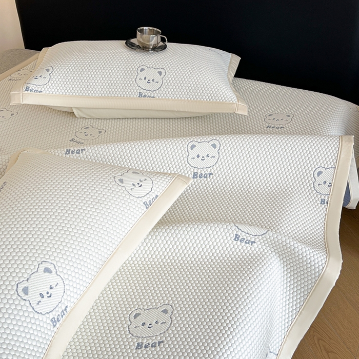 91家纺网 家纺一手货源 找家纺 摩妮卡 2026新款凉感提花冰豆豆复合凉席床席冰丝席三件套 冰豆豆-熊仔