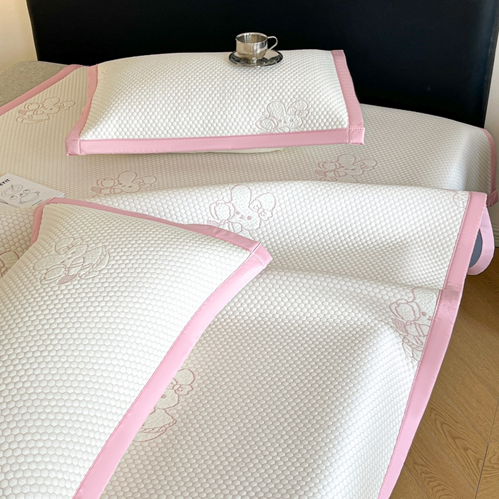 91家纺网 家纺一手货源 找家纺 摩妮卡 2026新款凉感提花冰豆豆复合凉席床席冰丝席三件套 冰豆豆-萌兔兔