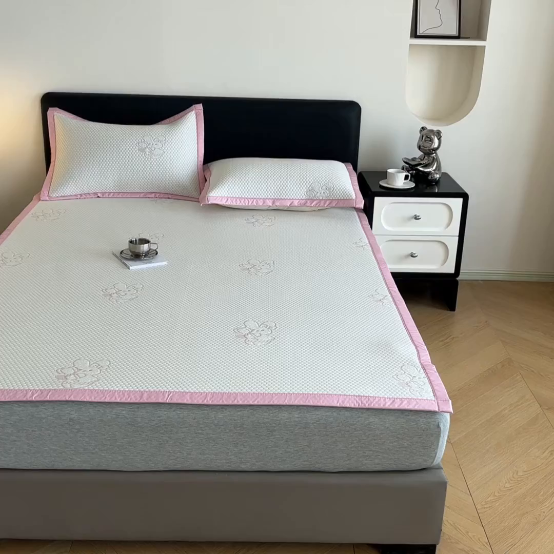 91家纺网 家纺一手货源 找家纺 摩妮卡 2026新款凉感提花冰豆豆复合凉席床席冰丝席三件套 冰豆豆-萌兔兔