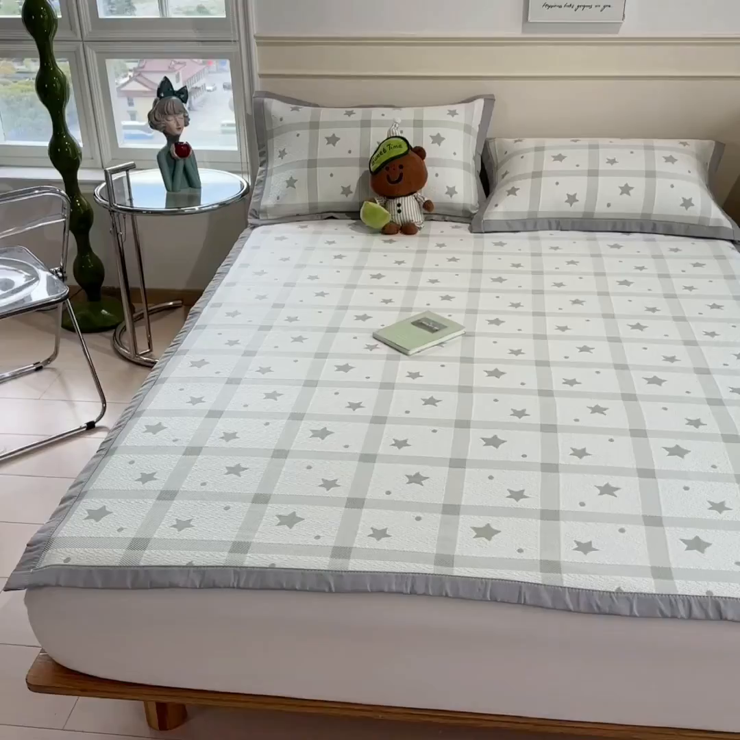 91家纺网 家纺一手货源 找家纺 摩妮卡 2026新款凉感提花冰豆豆复合凉席床席冰丝席三件套 星星点点-绿