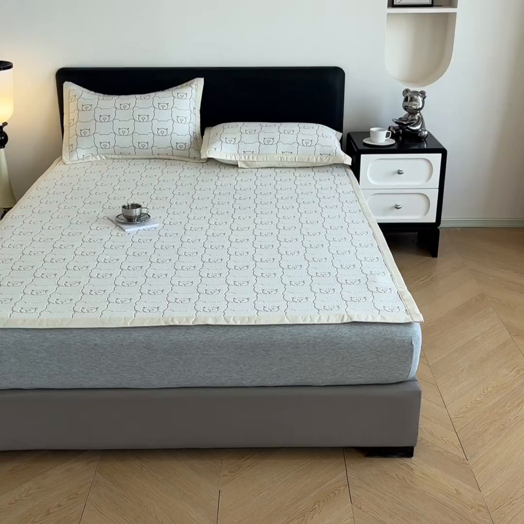 91家纺网 家纺一手货源 找家纺 摩妮卡 2026新款凉感提花冰豆豆复合凉席床席冰丝席三件套 冰豆豆-冰暴熊