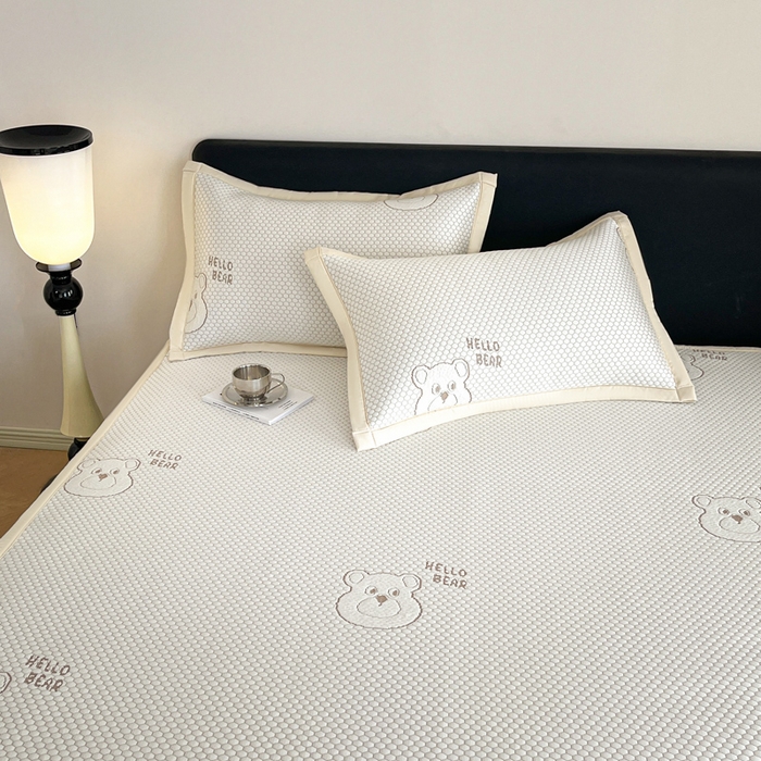 91家纺网 家纺一手货源 找家纺 摩妮卡 2026新款凉感提花冰豆豆复合凉席床席冰丝席三件套 冰豆豆-宝贝熊