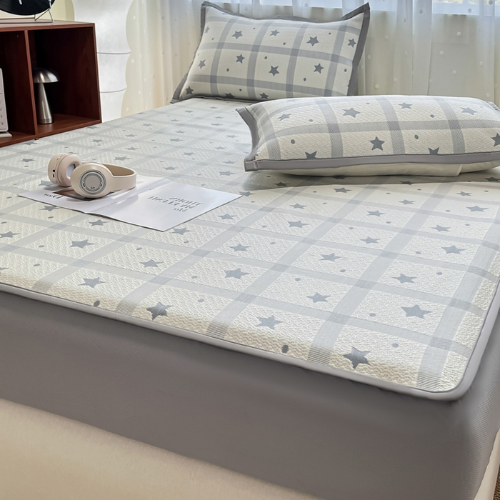 91家纺网 家纺一手货源 找家纺 摩妮卡 2026新款PE中分子凉感冰豆豆凉席三件套床笠三件套 心心相印-灰