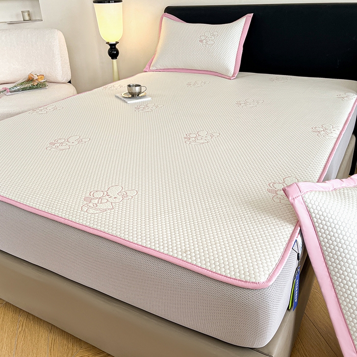 91家纺网 家纺一手货源 找家纺 摩妮卡 2026新款PE中分子凉感冰豆豆凉席三件套床笠三件套 冰豆豆-萌兔兔