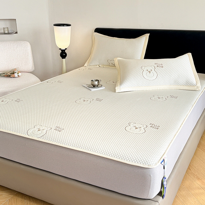 91家纺网 家纺一手货源 找家纺 摩妮卡 2026新款PE中分子凉感冰豆豆凉席三件套床笠三件套 冰豆豆-宝贝熊