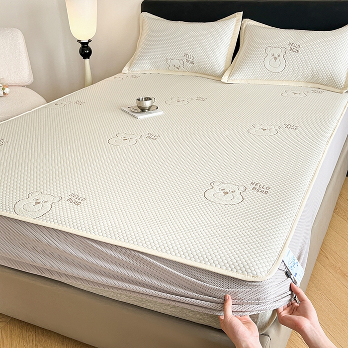 91家纺网 家纺一手货源 找家纺 摩妮卡 2026新款PE中分子凉感冰豆豆凉席三件套床笠三件套 冰豆豆-宝贝熊