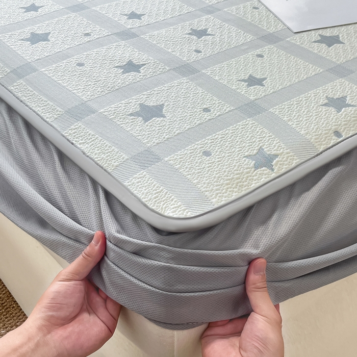 91家纺网 家纺一手货源 找家纺 摩妮卡 2026新款PE中分子凉感冰豆豆凉席三件套床笠三件套 心心相印-灰