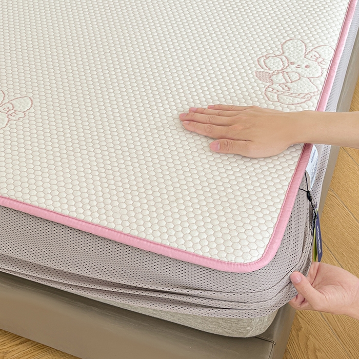 91家纺网 家纺一手货源 找家纺 摩妮卡 2026新款PE中分子凉感冰豆豆凉席三件套床笠三件套 冰豆豆-萌兔兔